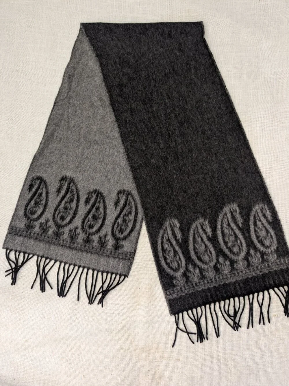 Bloomingdale's Sutton Studios 100% Cashmere Scarf